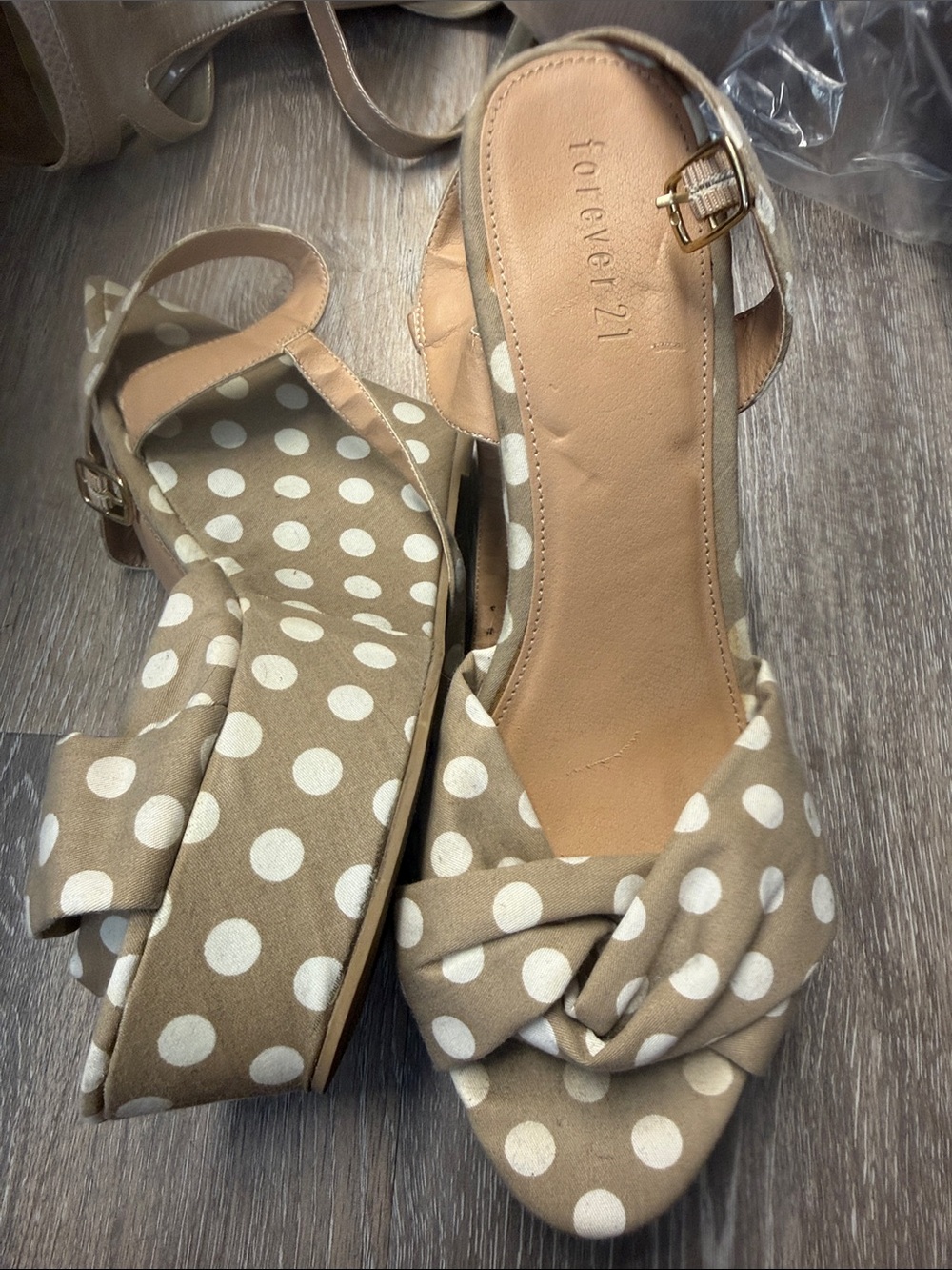 Forever 21 Beige Polka Dot Knot Platform Wedge Sandals size 10 US Women's